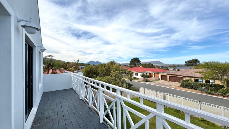 3 Bedroom Property for Sale in Heuningkloof Western Cape